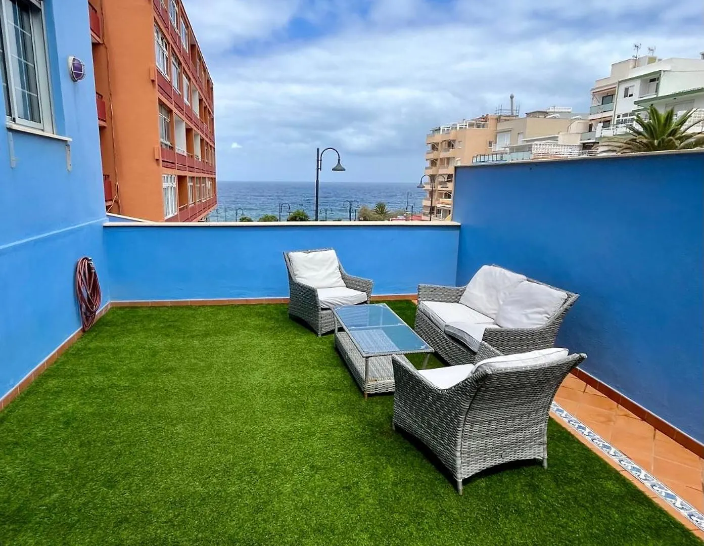 Contatti di Apartamento A Pie De Playa Con Una Amplia Terraza